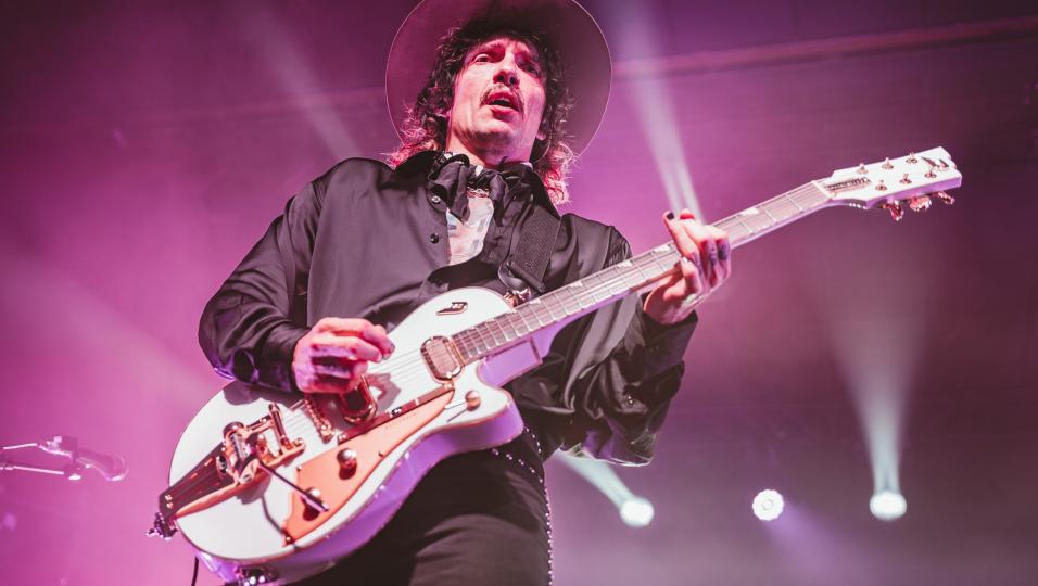 The Darkness: le foto più belle e la scaletta del concerto a Nonantola